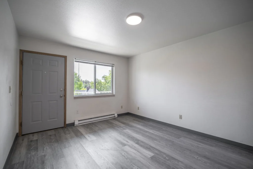 Pullman WA Student Housing - Renovated Apartment - MKH Rentals