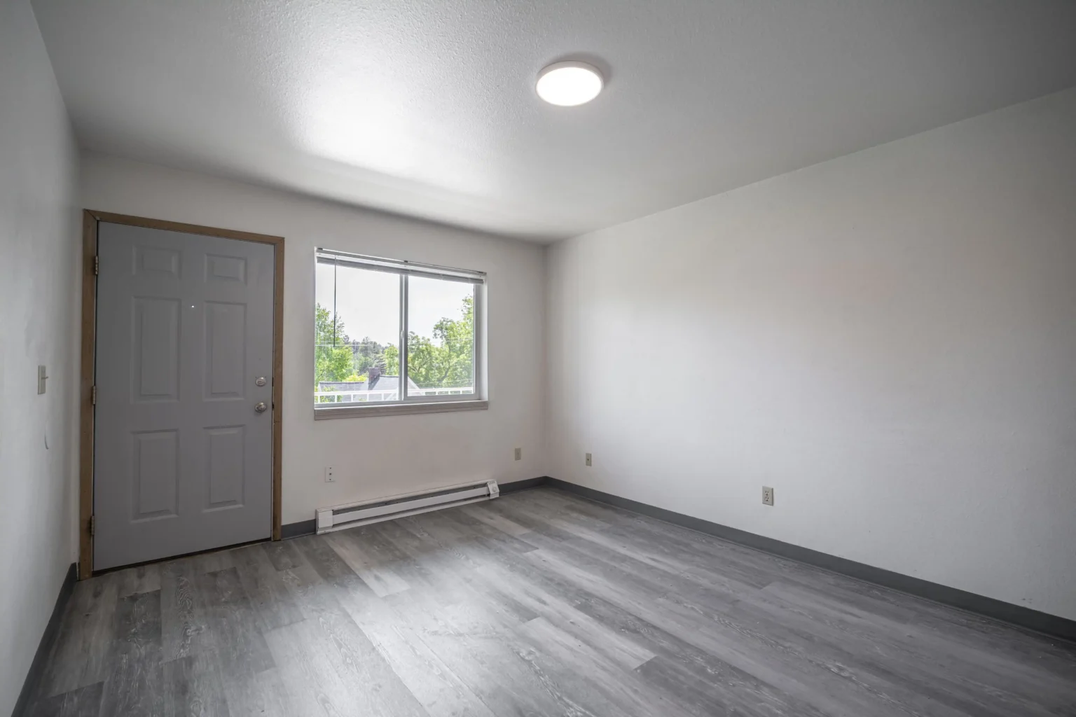 Pullman WA Student Housing - Renovated Apartment - MKH Rentals